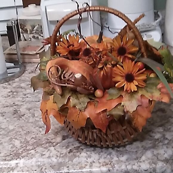 Small Fall Floral/Pumpkin Basket - Picture 3 of 6